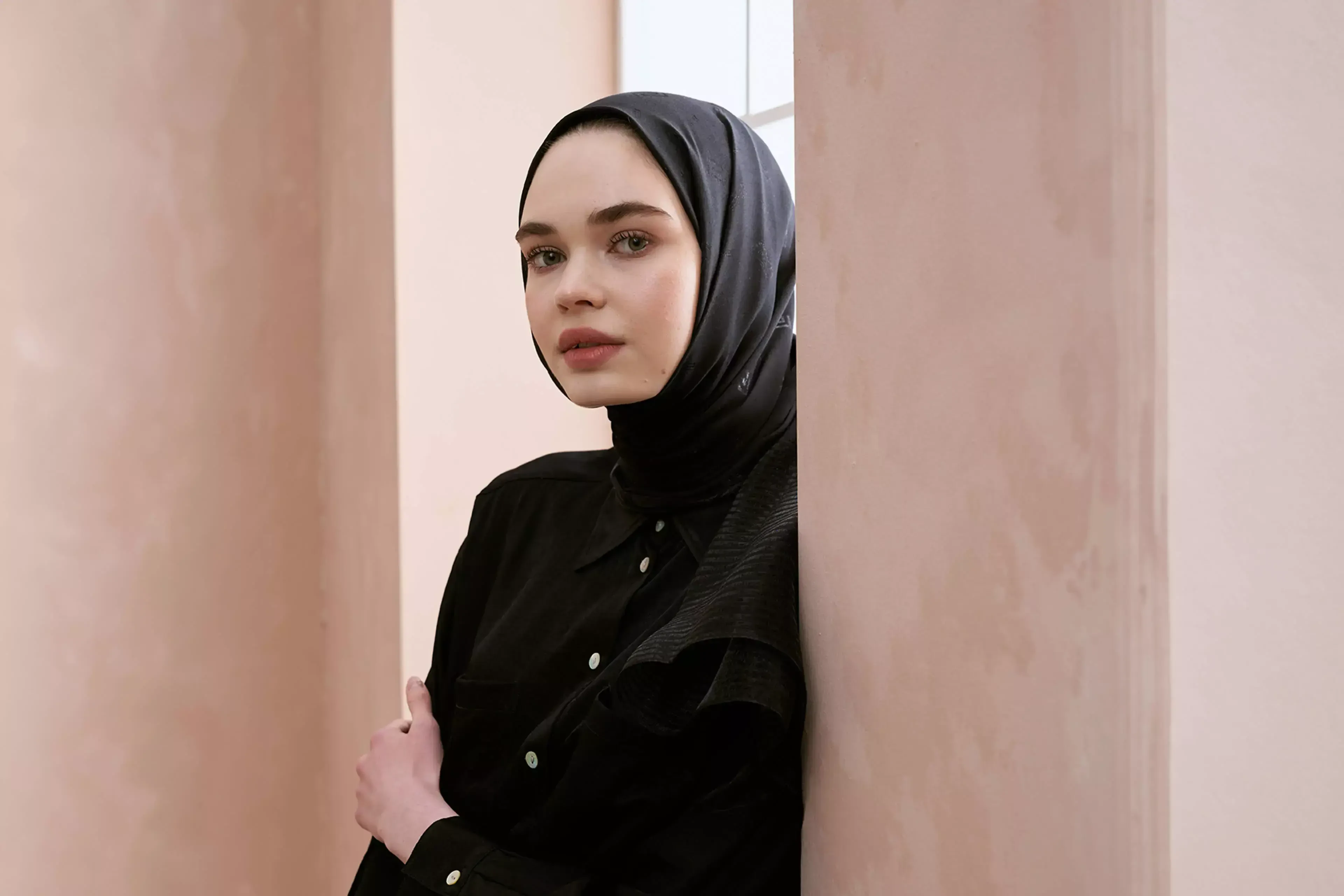 İPEKSİ JAKAR ŞALIYLA ZARAFETİNİZİ KONUŞTURUN